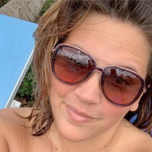 Meet your Posher, Hilary